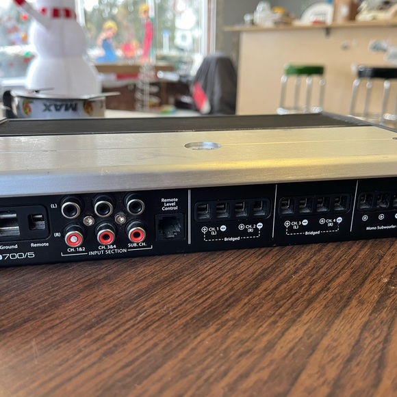 JL Audio 700 Watt Amp - Picture 4 of 5